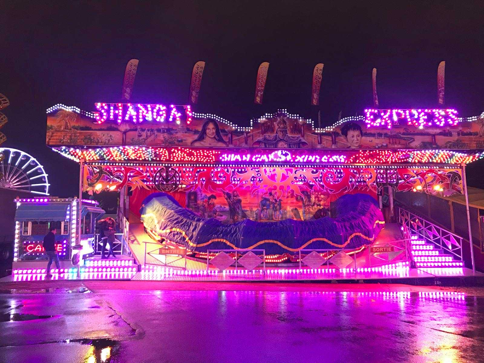 Vue générale de fête de village